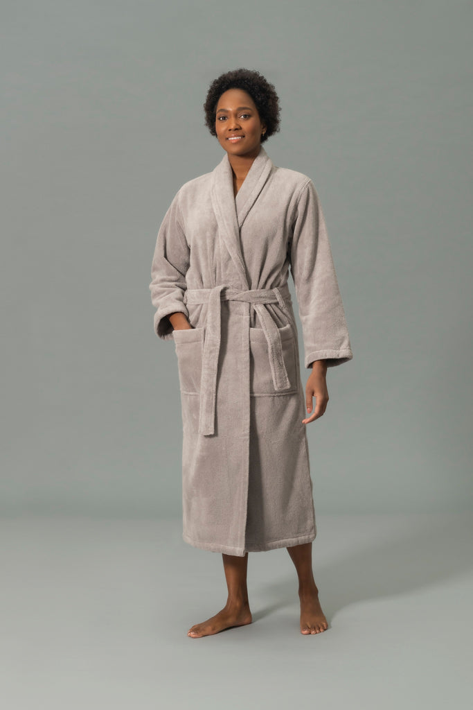 Introducing the luxuriously soft and cozy Milagro Bath Robe from Matouk. Made with 100% zero twist cotton, this unisex robe features a shawl collar and two ample sized pockets. Available in a variety of soothing colors this robe is the perfect addition to your daily routine. Made in Turkey.