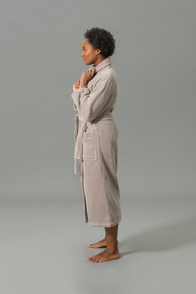 Introducing the luxuriously soft and cozy Milagro Bath Robe from Matouk. Made with 100% zero twist cotton, this unisex robe features a shawl collar and two ample sized pockets. Available in a variety of soothing colors this robe is the perfect addition to your daily routine. Made in Turkey.