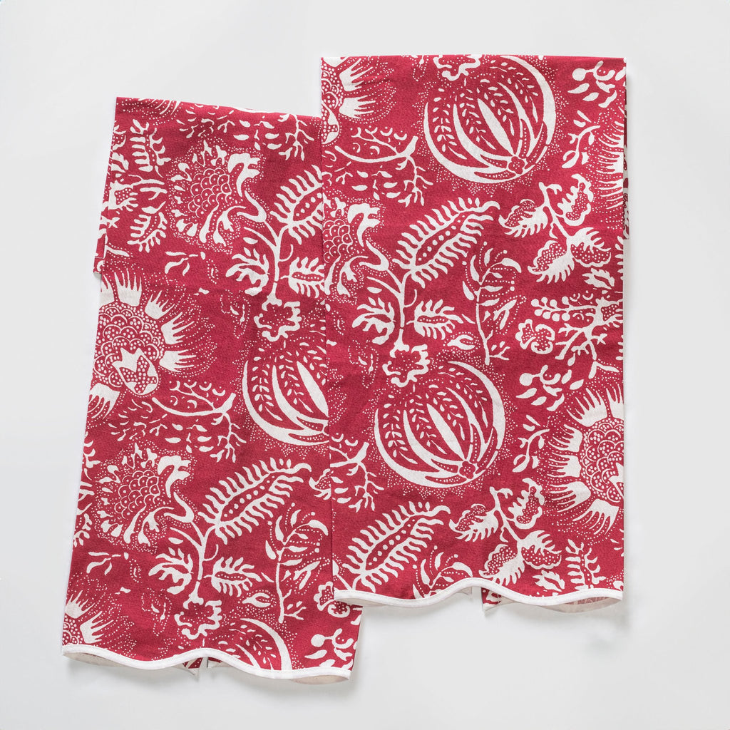 Matouk Schumacher Granada Linen Guest Towels in Scarlet red background with white pomegranate and botanical pattern