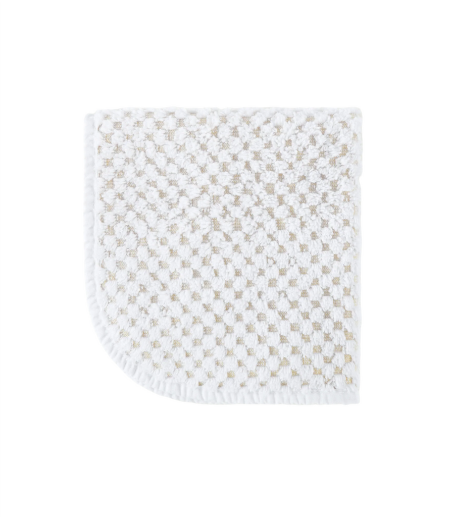 Introducing Catalina wash cloth, made from 100% cotton and weighing 565 grams for a luxurious feel. Imported from Portugal, these towels feature a two-tone checkerboard design with white trim and rounded corners. Hang easily with the towel loop for convenience.