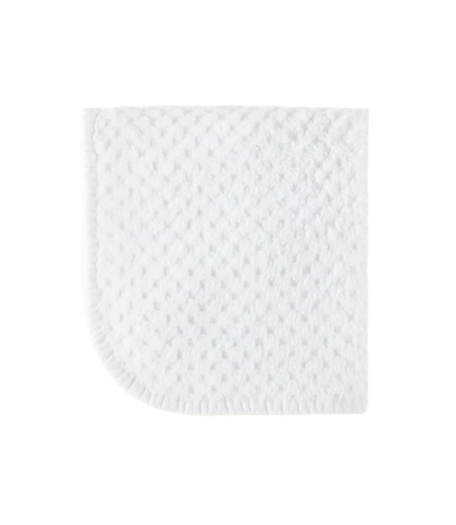 Introducing Catalina wash cloth, made from 100% cotton and weighing 565 grams for a luxurious feel. Imported from Portugal, these towels feature a two-tone checkerboard design with white trim and rounded corners. Hang easily with the towel loop for convenience.