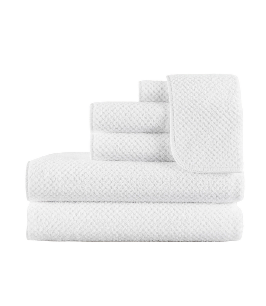 Introducing Catalina Bath Towels, made from 100% cotton and weighing 565 grams for a luxurious feel. Imported from Portugal, these towels feature a two-tone checkerboard design with white trim and rounded corners. Hang easily with the towel loop for convenience.