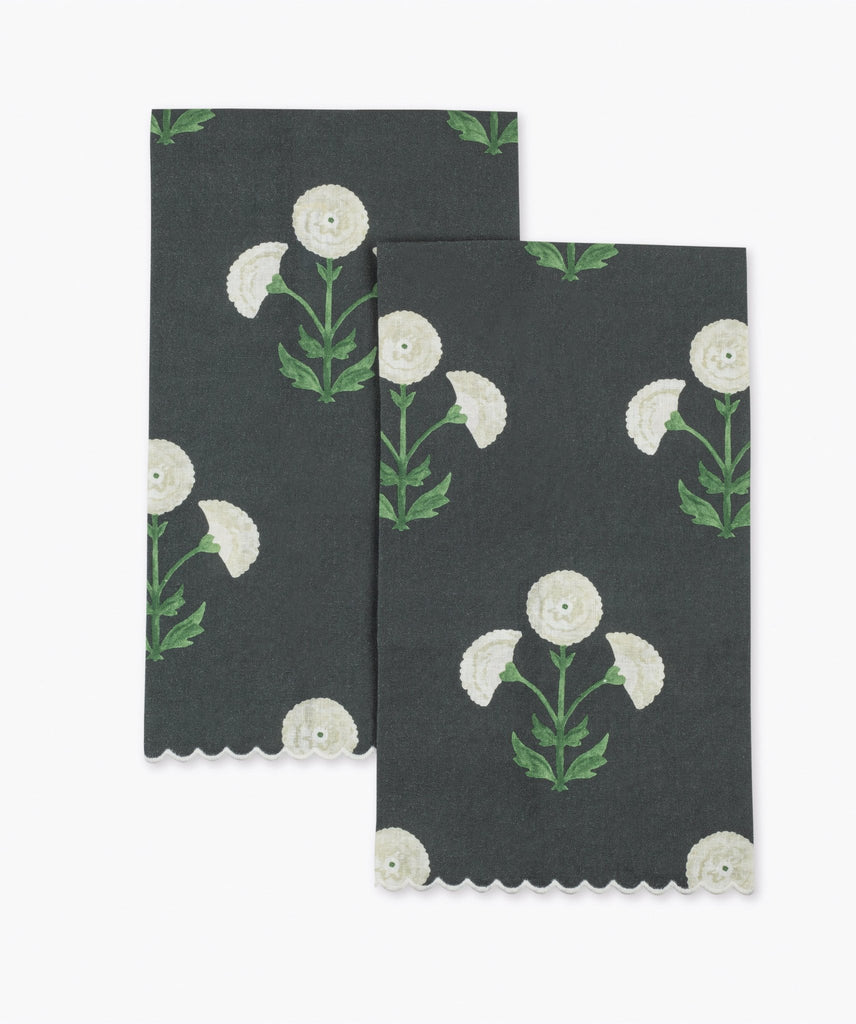 Matouk Schumacher Gisele Linen Guest Towels in Moonflower black and white floral block print and white embroidery petite scallop