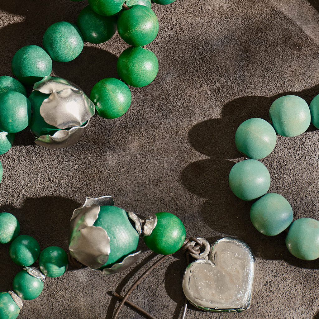 Jan Barboglio Amor Verde Beads – The Picket Fence