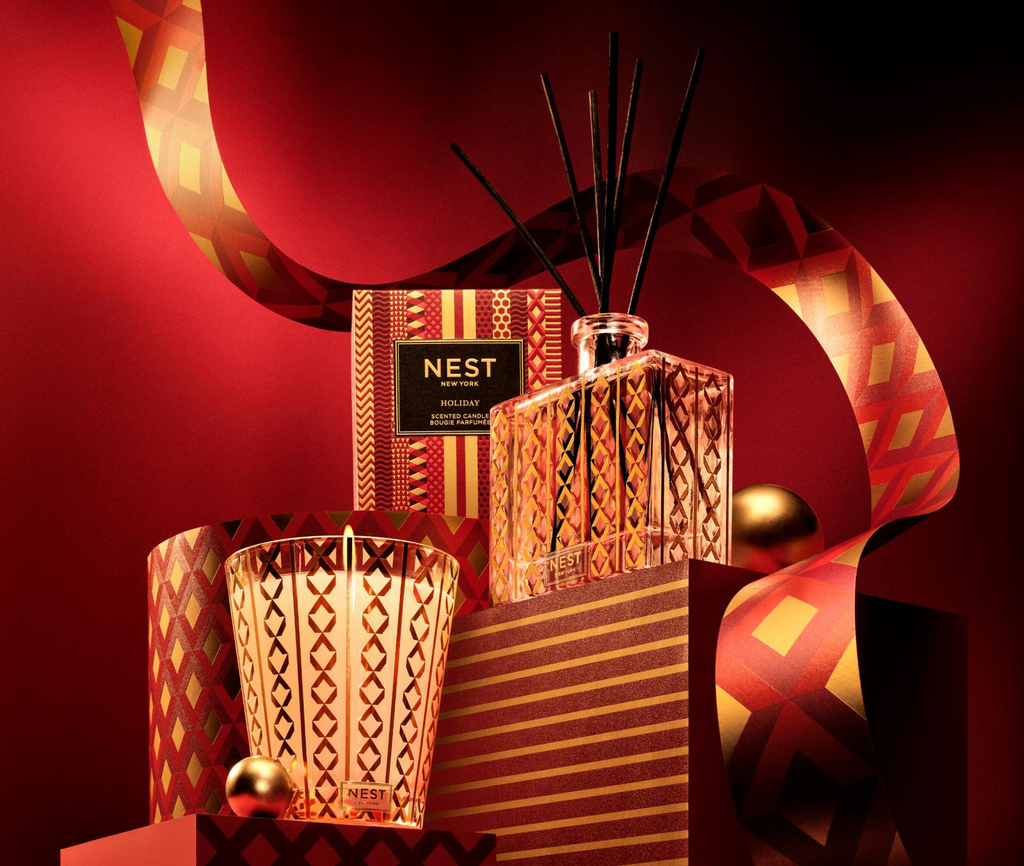 Indulge in the quintessential aroma of the season with Nest's Holiday Reed Diffuser. The festive and fruity blend of pomegranate, mandarin orange, pine, cloves, and cinnamon is complemented by a hint of vanilla and amber. Made in the USA, this diffuser is perfect for creating a cozy atmosphere during winter holidays.