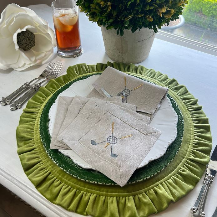 Upgrade your cocktail game with our Golf Cocktail Napkin Set. Each of the four 6"x6" linen napkins is embroidered with a timeless golf motif, adding an elegant touch to your table. Made in Italy and packaged in a linen pouch, it makes the perfect gift for any golf enthusiast.