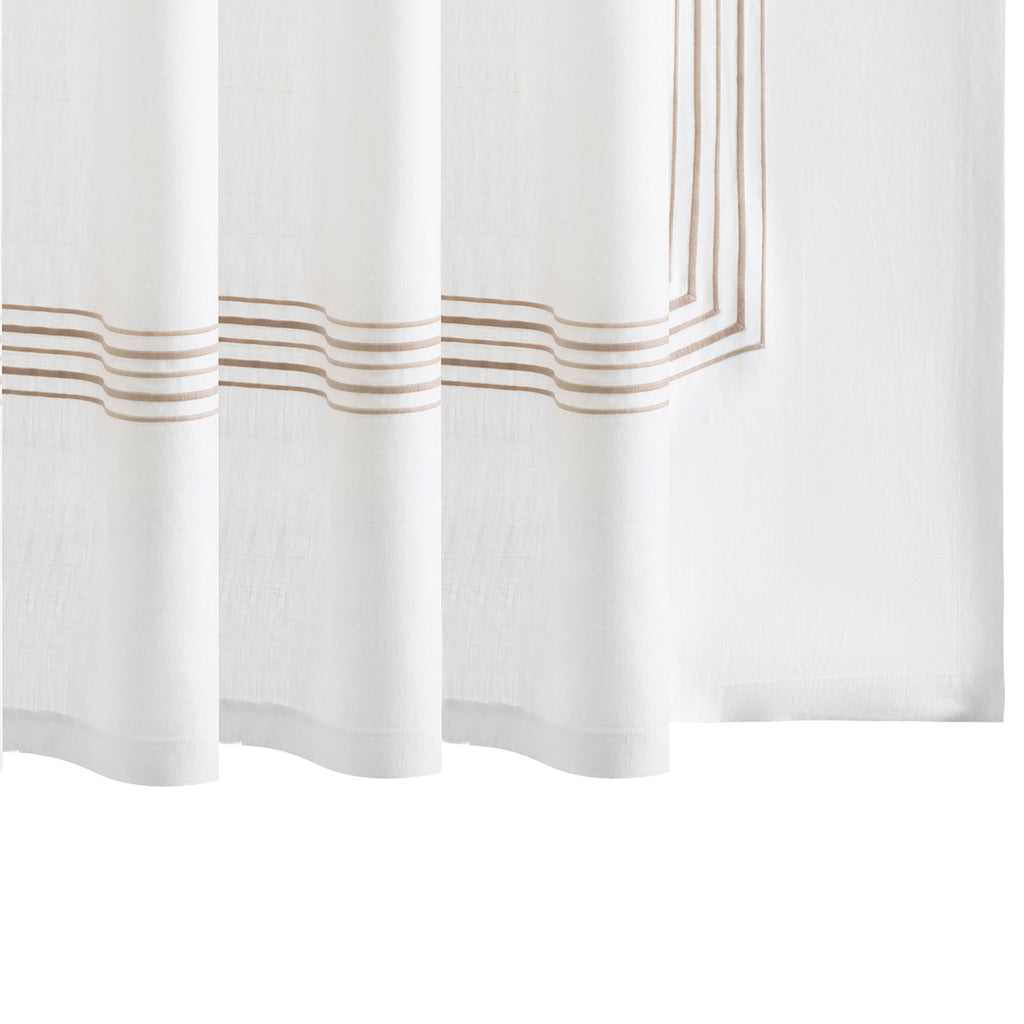 Matouk's beloved bespoke embroidery style, Presto, is meticulously applied to a 100% linen shower curtain in two-toned complementing threads. With a large choice of thread colors and combinations (we can do custom), this shower curtain make it so easy to find a home in your bathroom design.